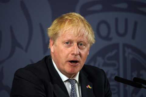 Boris Johnson told to show WhatsApp messages sent while PM by Covid public inquiry