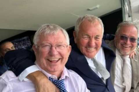 Fans all say the same thing as Man Utd legend Alex Ferguson looks absolutely brilliant on lads’..