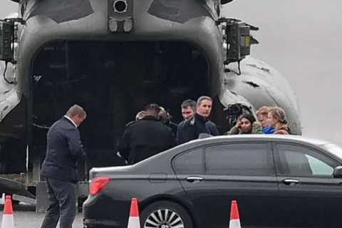 Suella Braverman flies into migrant centre on a Chinook helicopter and is prepared to ‘face the..