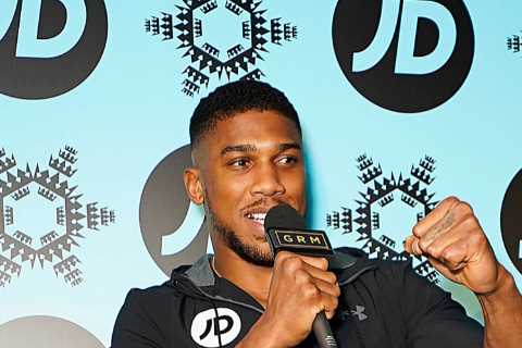 ‘We need to conduct ourselves in better fashion’ – Anthony Joshua reacts to Tyson Fury’s explicit..