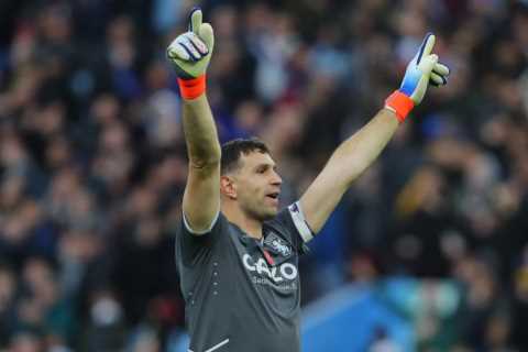 Watch amazing new footage of Emiliano Martinez secretly showing Aston Villa stars where to stand..