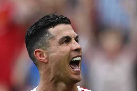 Supercomputer predicts final Premier League table and it’s good news for Man Utd despite Aston..