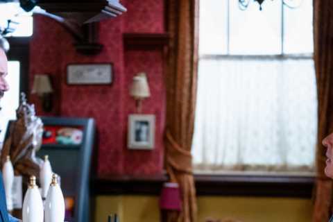 EastEnders spoilers: Mick Carter targeted by desperate conman neighbour