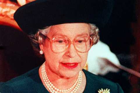 When was the Queen’s annus horribilis year and what happened?