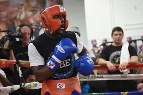 Floyd Mayweather once KO’d heavyweight with brutal body shot during a sparring session as training..