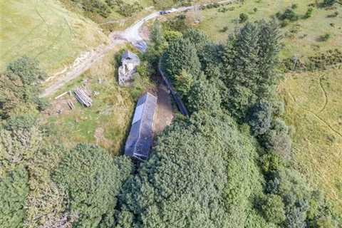 Inside ‘dream UK mansion’ on sale for just £200,000 with 7 acres of land and stunning views – but..