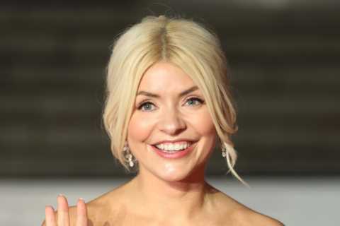 Holly Willoughby reveals natural beauty in rare make-up free photo