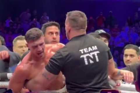 Floyd Mayweather REFUSED to fight Deji until Jake Paul was removed from ringside after shouting..