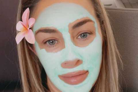I’m A Celeb star Chris Moyles’ rarely-seen stunning girlfriend Tiff jets to Australia ahead of..