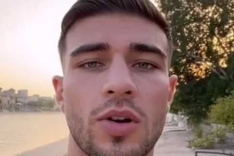 Tommy Fury repeatedly booed during Floyd Mayweather undercard fight and savaged by honorary..