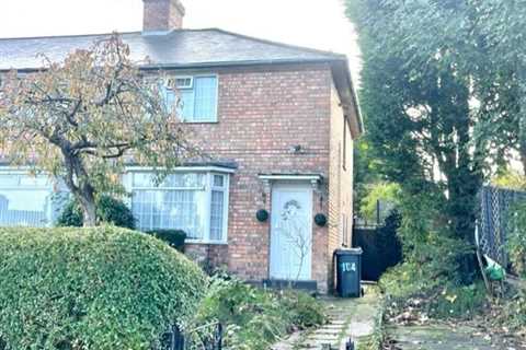 Inside quaint three-bedroom family home that could be yours for £175k – but there’s a bizarre..