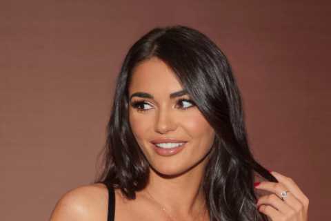 Love Island’s India Reynolds, 31, wows in black lacy lingerie