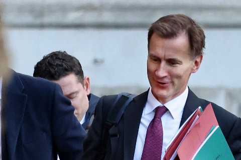 Hundreds of thousands more migrants can boost the economy, says Jeremy Hunt