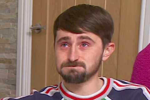 Gogglebox fans stunned as Pete Sandiford bursts into tears alongside sister Sophie last night
