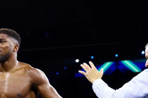 Anthony Joshua offered training by top British coach with heavyweight set to trial new team ahead..