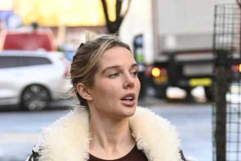 Coronation Street stars look worlds away from their soap characters as they enjoy day out together