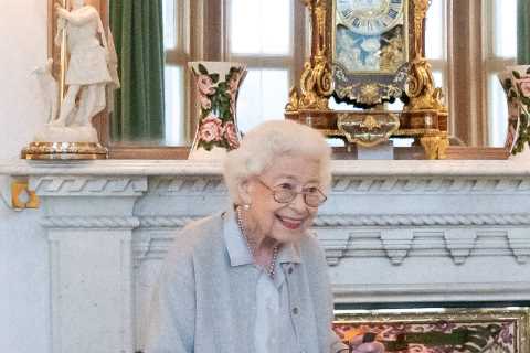 Bombshell new book about the Queen reveals truth about her final days – including one of her last..
