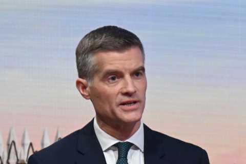 Public sector workers will not get ‘unaffordable’ inflation-busting payrises, insists Transport..
