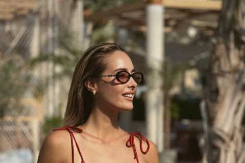 Ex-Southampton star Pelle’s model wife Viktoria shows off incredible body in tiny bikini on holiday