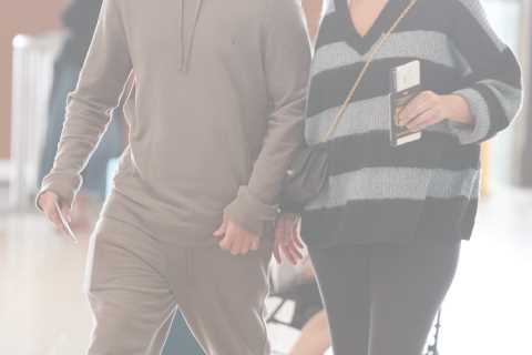 I’m A Celebrity’s Seann Walsh looks loved up as he flies back from Australia with pregnant..