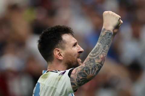 Mike Tyson threatens Canelo Alvarez he’ll return to ring for fight if he ‘dares touch Lionel Messi’ ..
