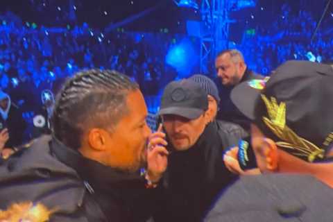 ‘Not a single f*** given’ – Fans love it as Oleksandr Usyk takes phone call while Tyson Fury..