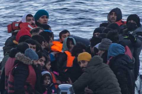 People smuggling gangs must be smashed to stop dangerous Channel crossings, says minister