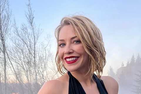 A Place In The Sun’s Laura Hamilton sends fans wild as she strips to plunging swimsuit in hot tub..