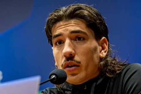 Former Arsenal star Bellerin shows off dramatic new look and leaves Barcelona team-mates shocked on ..