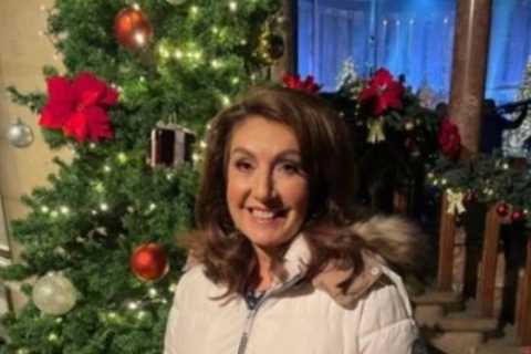 Jane McDonald sends fans wild as she announces exciting new project in beaming picture