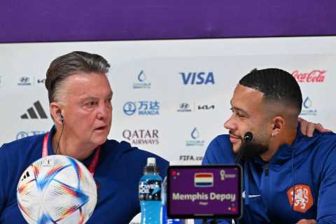 ‘And now we kiss on the mouth’ – Louis van Gaal embarrasses Memphis Depay in bizarre response to Di ..