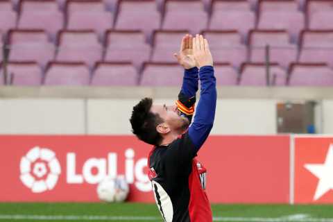 Argentina vs Holland referee revealed as Messi meets official who booked him for Maradona tribute..