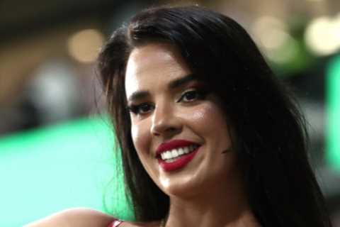 World Cup’s hottest fan Ivana Knoll CONFRONTED by security as she poses for racy snaps at Croatia v ..