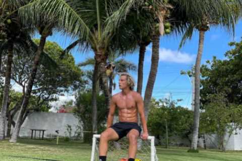 David Luiz shows off new hairdo and shredded body as ex-Chelsea and Arsenal star stays fit during..