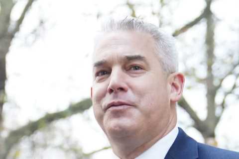 Steve Barclay says NHS strikes pose a significant risk to patients as up to 100,00 nurses prepare..