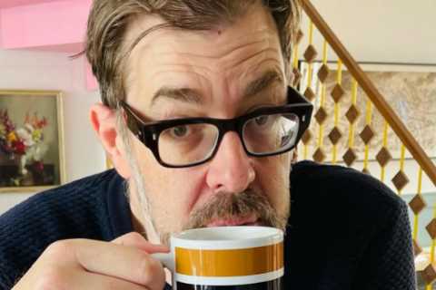 Inside Richard Osman’s stylish home with huge pool table and impressive decor as he marries Doctor..