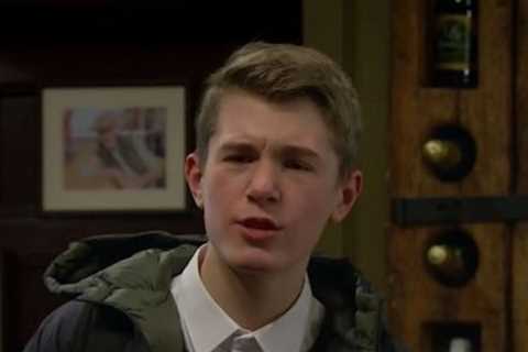Emmerdale fans work out Arthur Thomas’ secret after emotional breakdown