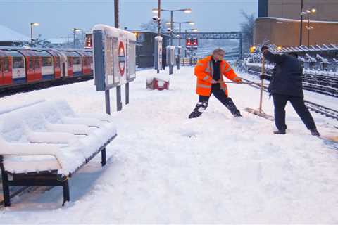 Can you miss work if it’s snowing and do you get paid for snow days?