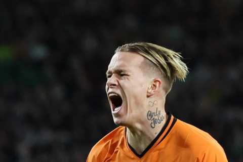 Arsenal in talks to seal Mykhaylo Mudryk transfer with Shakhtar Donetsk winger wanting Emirates..