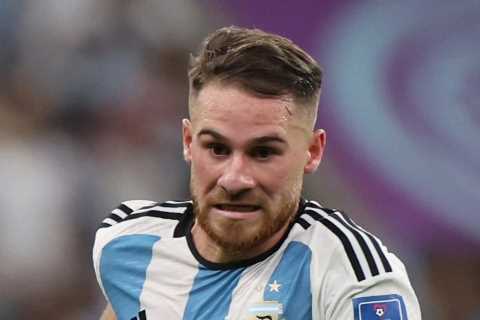 Argentina star Alex Mac Allister’s amazing football family, with dad, two brothers and uncle all..