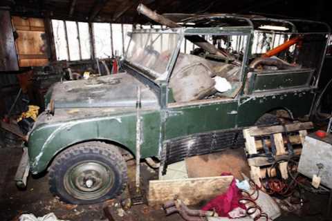 Broken down Land Rover discovered in garage – before its amazing history with the Queen is..