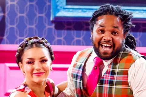 Strictly fans slam final as ‘two horse race’ saying other celebs have ‘no chance’