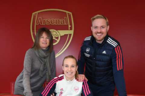 Lionesses ace Beth Mead gives Arsenal a contract boost by extending stay with the WSL club she..