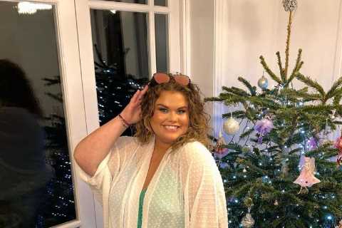 Gogglebox’s Amy Tapper is slimmer than ever in glam snap by her Christmas tree
