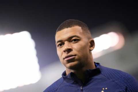 Watch awkward moment Kylian Mbappe is dug out by Didier Deschamps in France World Cup meeting