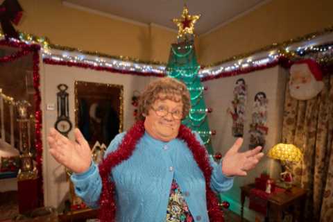 Millions of Brits to watch more than four hours of TV on Christmas Day