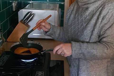 I halved my energy bill using cost-cutting tricks – it only costs me £10 a month to cook &amp; keep ..