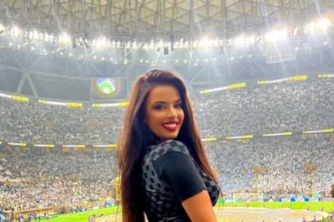 World Cup’s ‘hottest fan’ Ivana Knoll shows off her bum in skintight leggings in stands at..