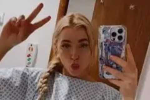 OnlyFans beauty and boxer Elle Brooke pictured in hospital gown in worrying Instagram post