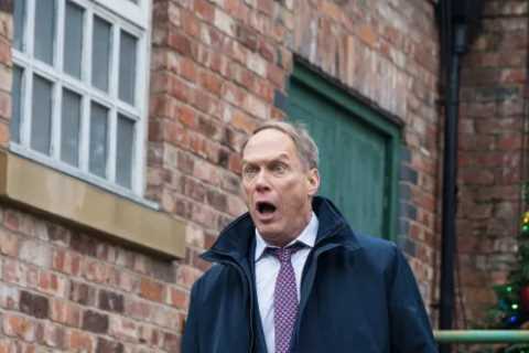 Coronation Street fans spot clue proving who killer Stephen Reid will murder next